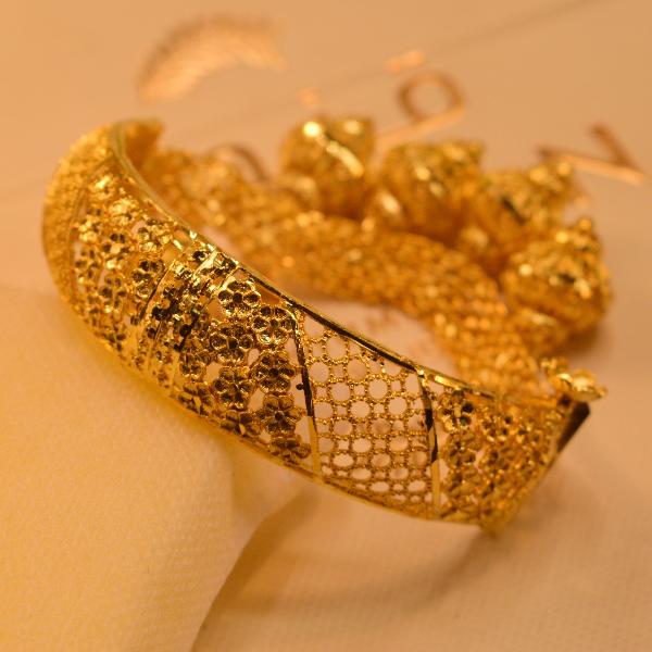 Elegant Unique Design Gold Plated Bracelet for Girls/Women