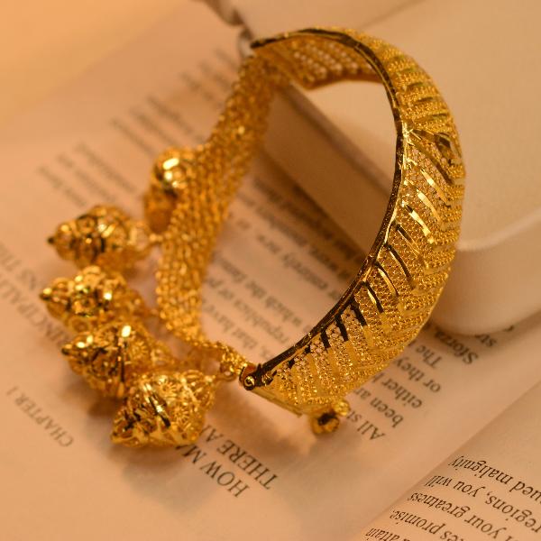 Gorgeous Unique Design Gold Plated Bracelet for Girls/Women