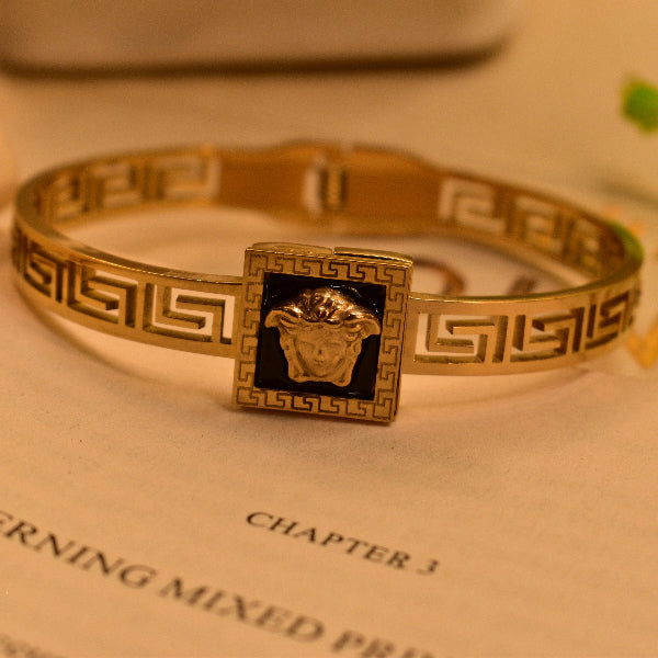 Beautiful Unique Design Gold Plated Bracelet for Girls/Women