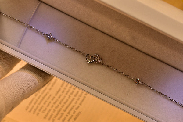 Dazzling Unique Heart Design Crystal Stones Bracelet for Girls/Women