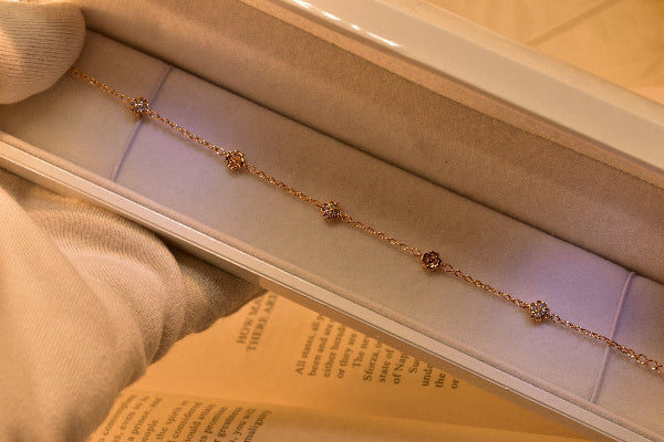 Glamorous Design Gold Plated Crystal Stones Bracelet for Girls/Women