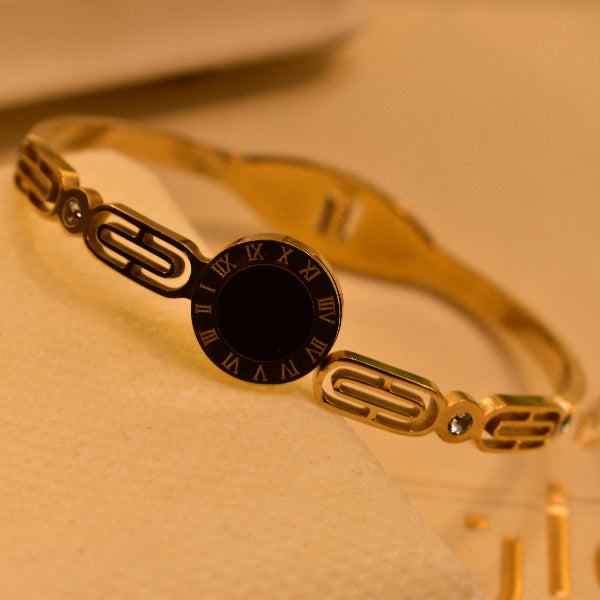 Gorgeous Unique Design Gold Plated Bracelet for Girls/Women
