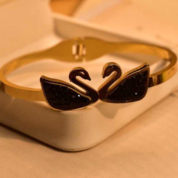 Charming Unique Design Gold Plated Real Stones Bracelet for Girls/Women