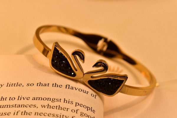 Charming Unique Design Gold Plated Real Stones Bracelet for Girls/Women