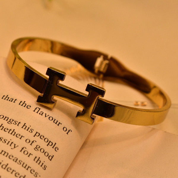 Beautiful Unique Design Gold Plated Bracelet for Girls/Women