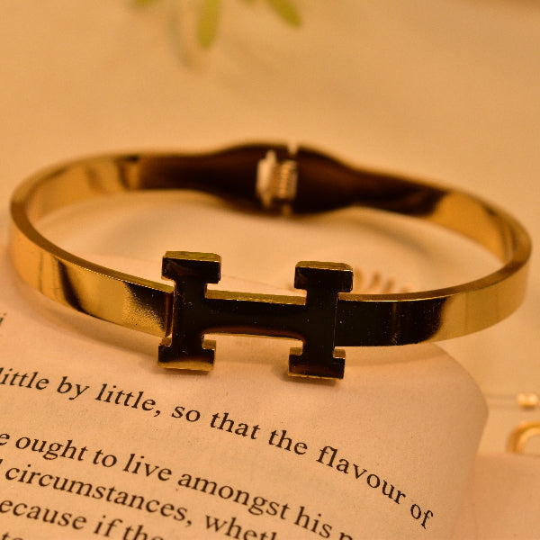 Beautiful Unique Design Gold Plated Bracelet for Girls/Women