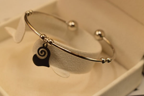 Elegant Stylish Black Heart Silver Bangle Bracelet for Girls/Women