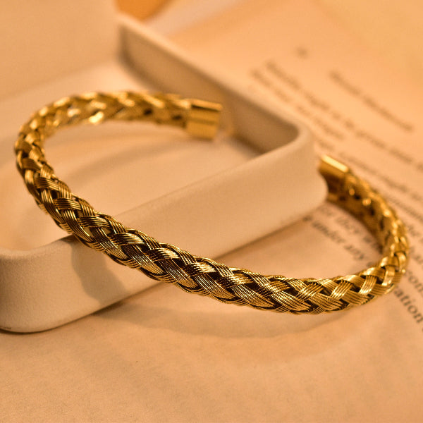 Beautiful Unique Design Gold Plated Bracelet for Girls/Women