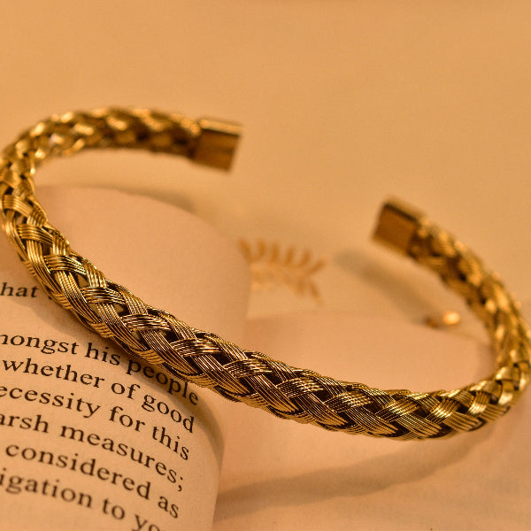 Beautiful Unique Design Gold Plated Bracelet for Girls/Women