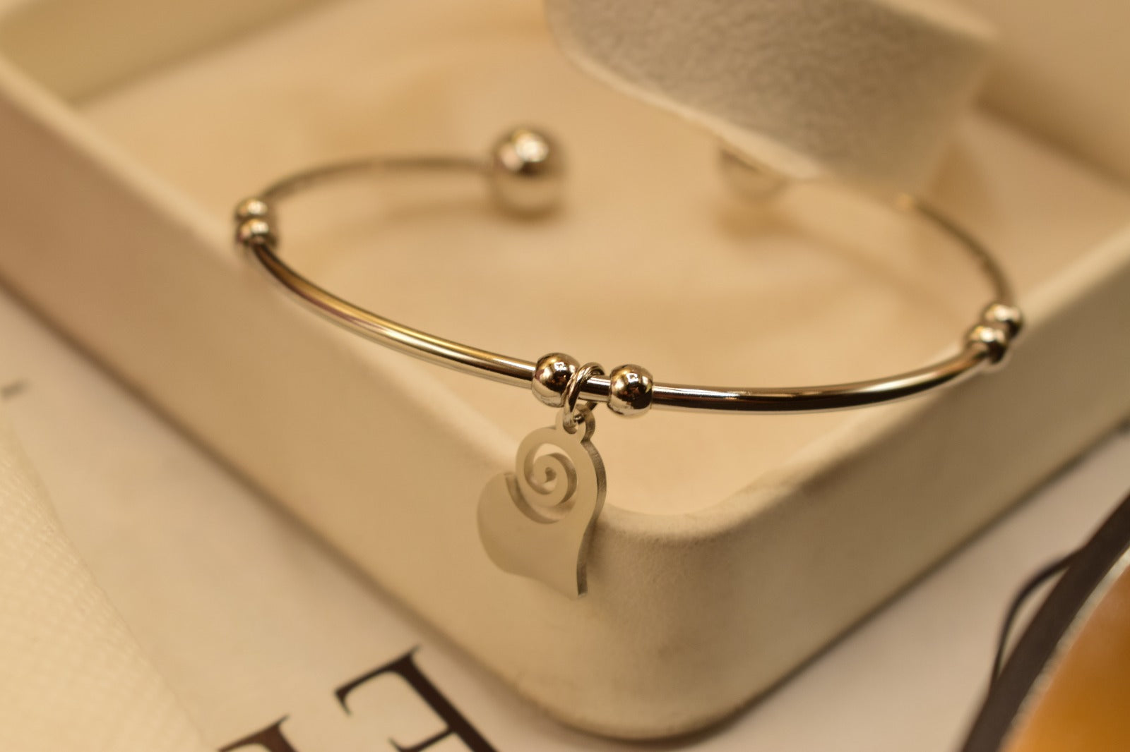 Elegant Stylish Silver Heart Silver Bangle Bracelet for Girls/Women