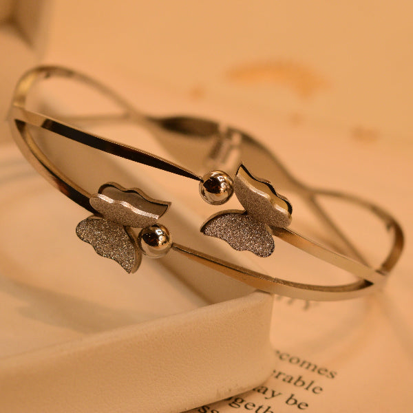 Luxury Unique Butterfly Design Silver Plated Bracelet for Girls/Women