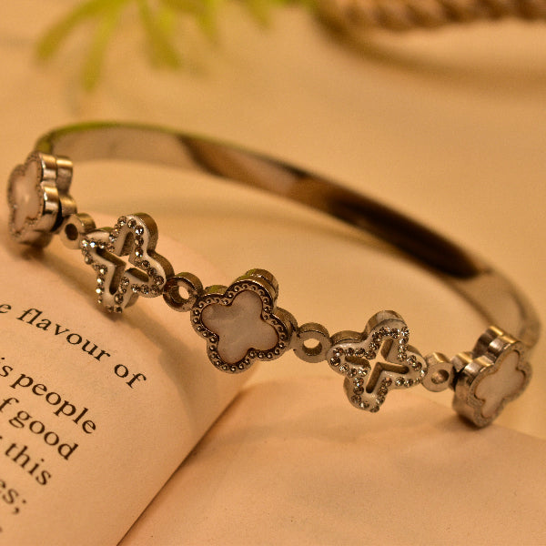 Dazzling Unique Design Silver Plated Crystal Stones Bracelet for Girls/Women