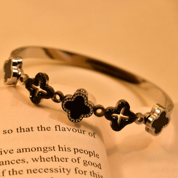 Dazzling Unique Design Silver Plated Crystal Stones Bracelet for Girls/Women