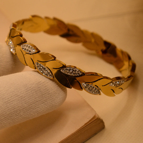 Stylish Unique Design Gold Plated Crystal Stones Bracelet for Girls/Women