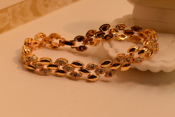 Elegant Unique Design Gold Plated Crystal Stones Bracelet for Girls/Women