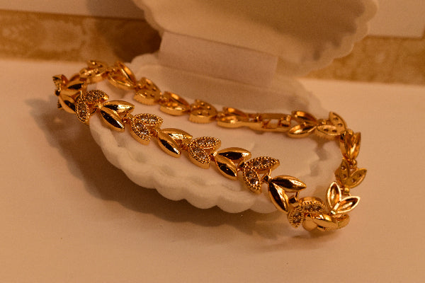 Glamorous Design Gold Plated Crystal Stones Bracelet for Girls/Women