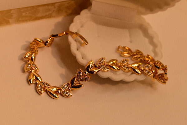 Glamorous Design Gold Plated Crystal Stones Bracelet for Girls/Women