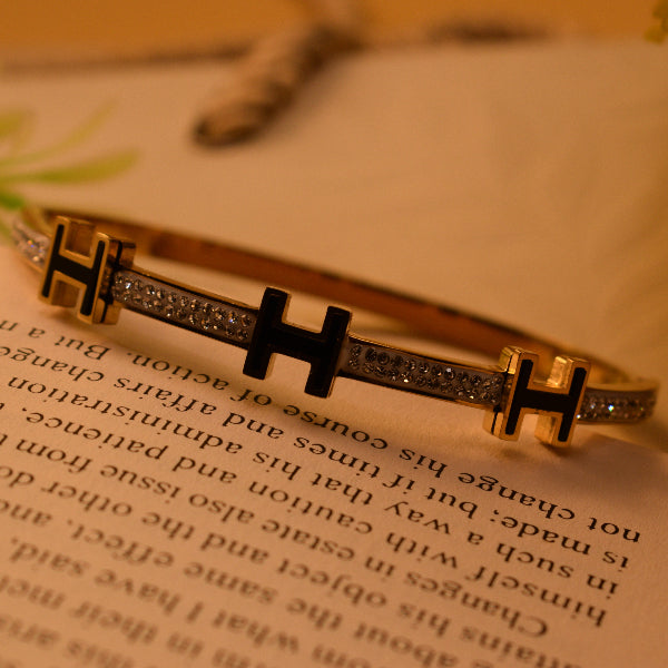 Glamorous Unique Design Crystal Stones Bracelet for Girls/Women
