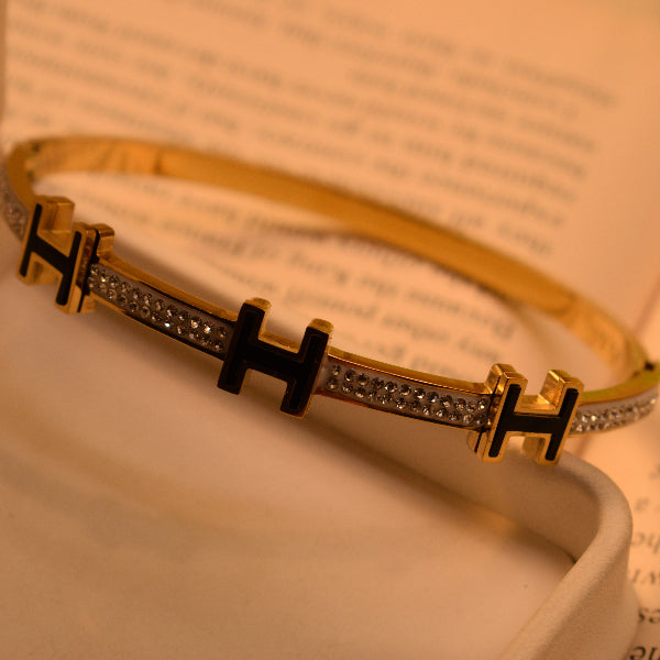 Glamorous Unique Design Crystal Stones Bracelet for Girls/Women