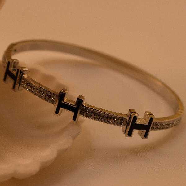 Glamorous Unique Design Crystal Stones Bracelet for Girls/Women
