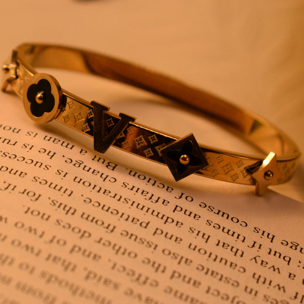 Fancy Unique Flower Design Real Stones Bracelet for Girls/Women