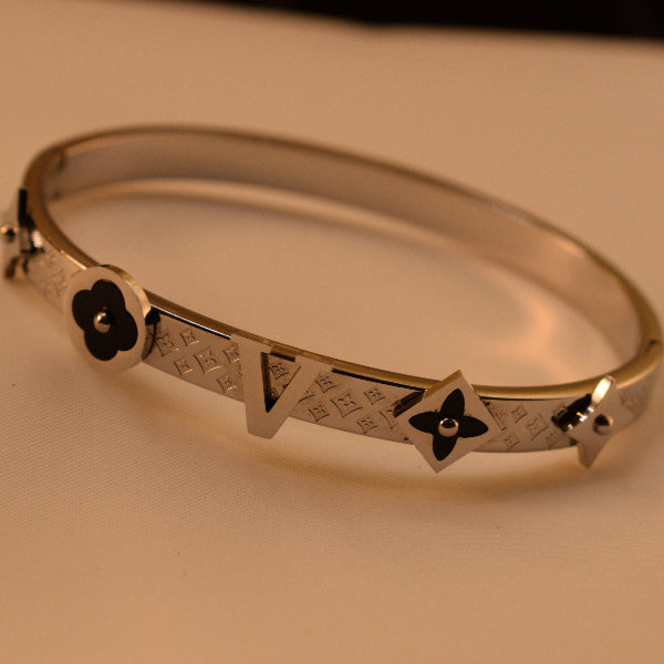 Fancy Unique Flower Design Real Stones Bracelet for Girls/Women