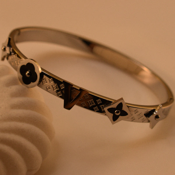 Fancy Unique Flower Design Real Stones Bracelet for Girls/Women