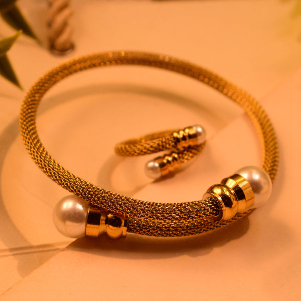 Stylish Unique Design Gold Plated Bracelet and Ring for Girls/Women