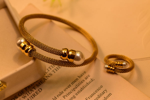 Stylish Unique Design Gold Plated Bracelet and Ring for Girls/Women