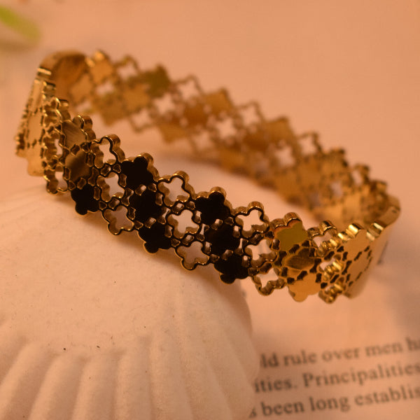 Beautiful Unique Design Gold Plated Bracelet for Girls/Women
