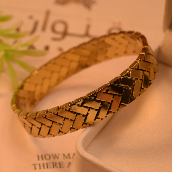Luminous Unique Design Gold Plated Bracelet for Girls/Women
