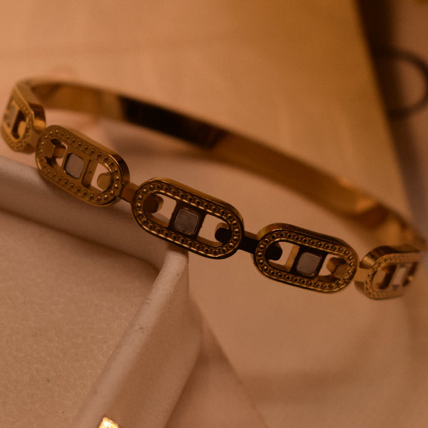 Stylish Unique Design Gold Plated Bracelet for Girls/Women