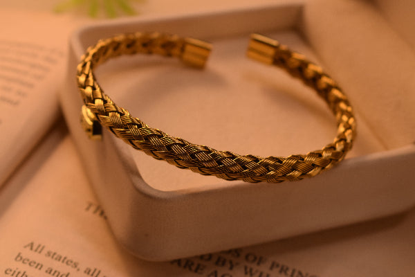 Elegant Unique Design Gold Plated Bracelet for Girls/Women