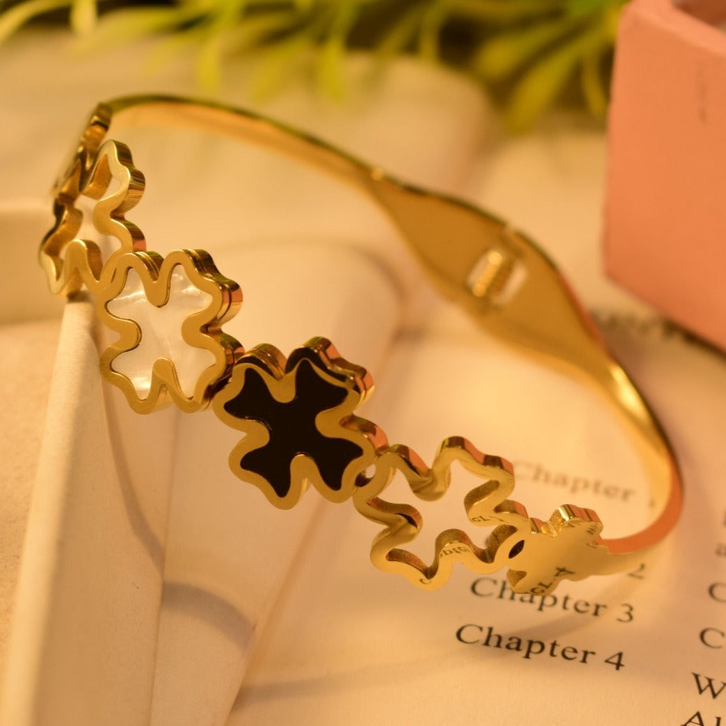 Elegant Stylish Design Golden Bracelet for Girls/Women