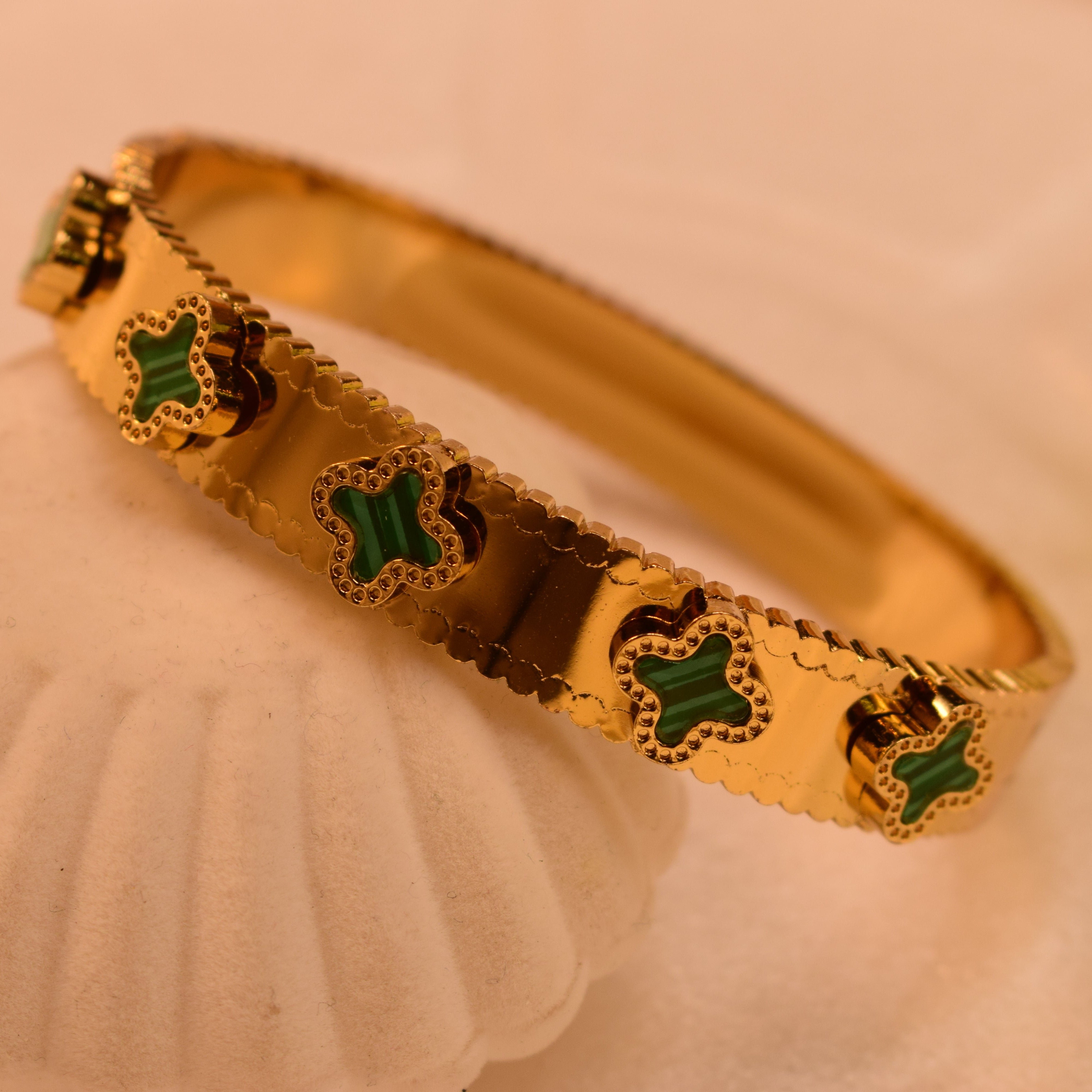 Sparkling Design Gold Plated Crystal Stones Bracelet for Girls/Women