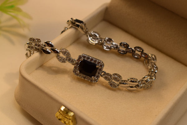 Glamorous Unique Design Crystal Stones Bracelet for Girls/Women