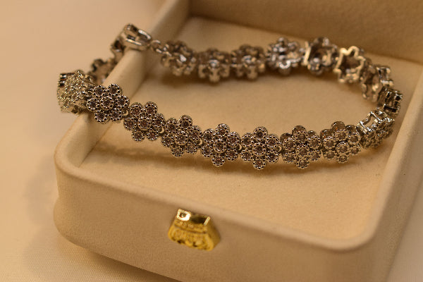 Gorgeous Unique Design Crystal Stones Bracelet for Girls/Women