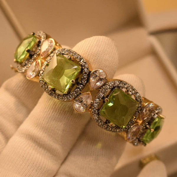 Elegant Unique Design Gold Plated Crystal Stones Bracelet for Girls/Women