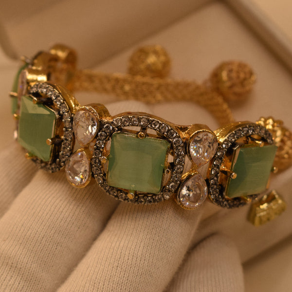 Elegant Unique Design Gold Plated Crystal Stones Bracelet for Girls/Women