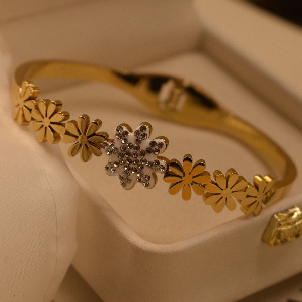 Fancy Unique Design Gold Plated Crystal Stones Bracelet for Girls/Women