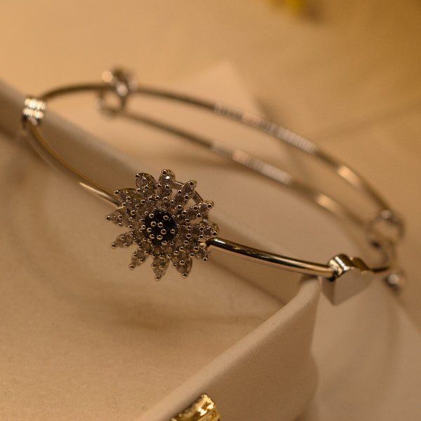 Beautiful Unique Design Silver Plated Crystal Stones Bracelet for Girls/Women