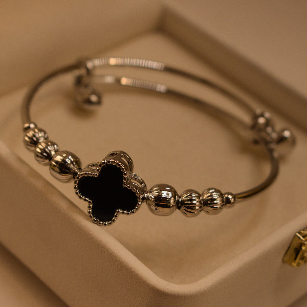 Elegant Unique Flower Design Crystal Stones Bracelet for Girls/Women