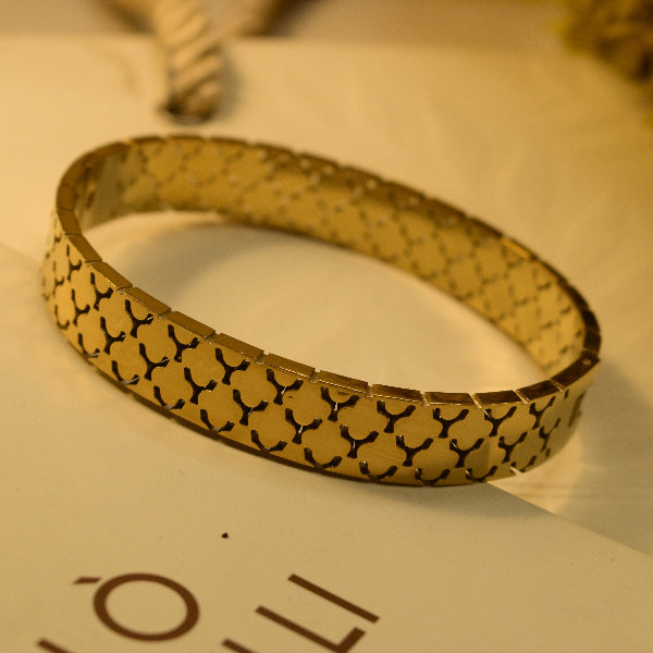 Glamorous Unique Design Gold Plated Bracelet for Girls/Women