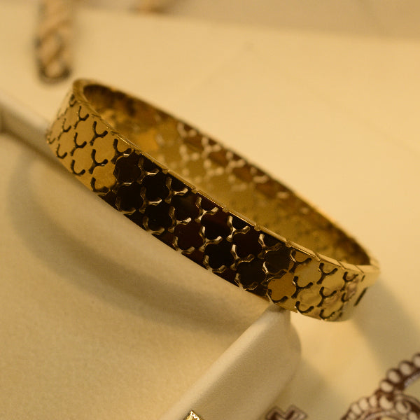 Glamorous Unique Design Gold Plated Bracelet for Girls/Women