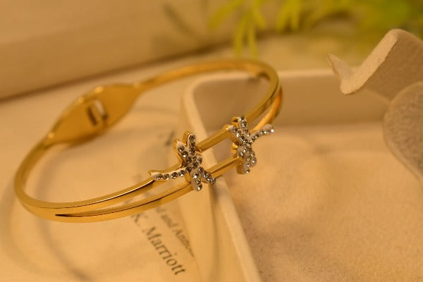 Elegant Stylish Design Golden Bracelet for Girls/Women