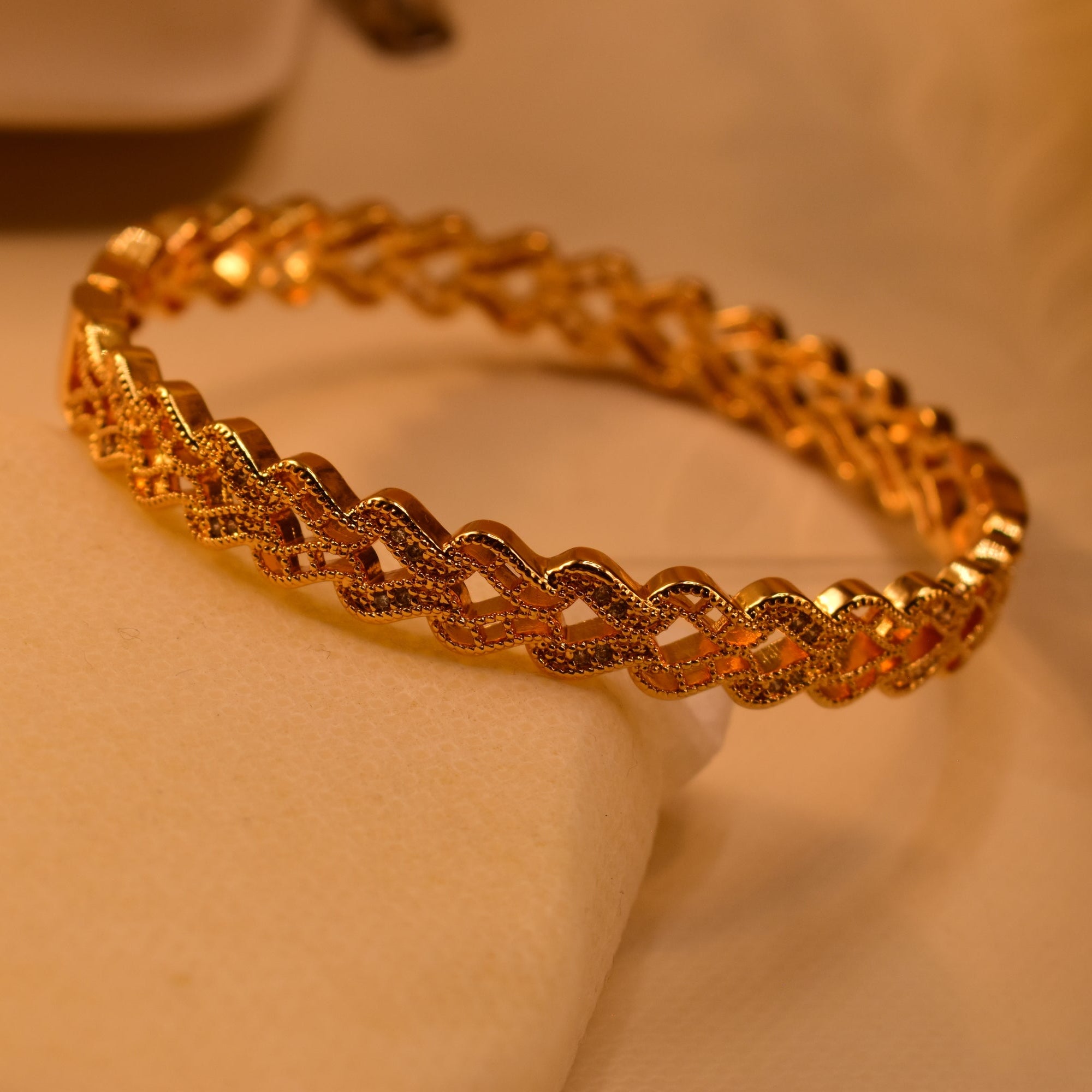 Gorgeous Unique Design Gold Plated Bracelet for Girls/Women