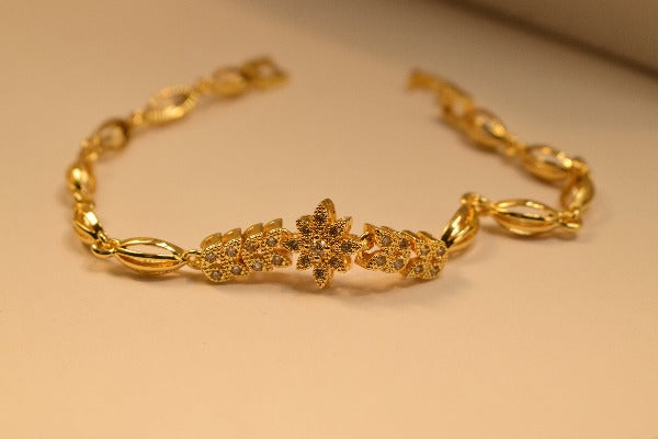 Elegant Stylish Design Golden Bracelet for Girls/Women