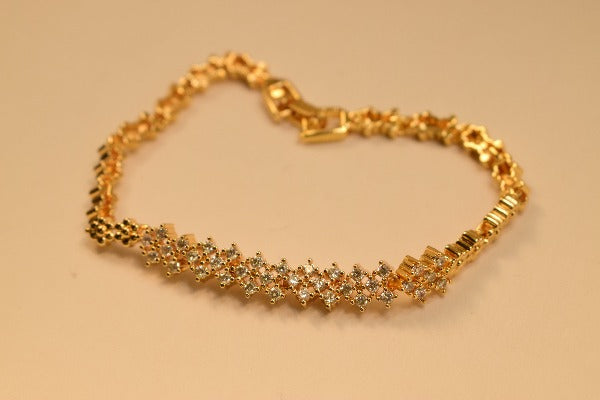 Beautiful Stylish Design Golden Bracelet for Girls/Women