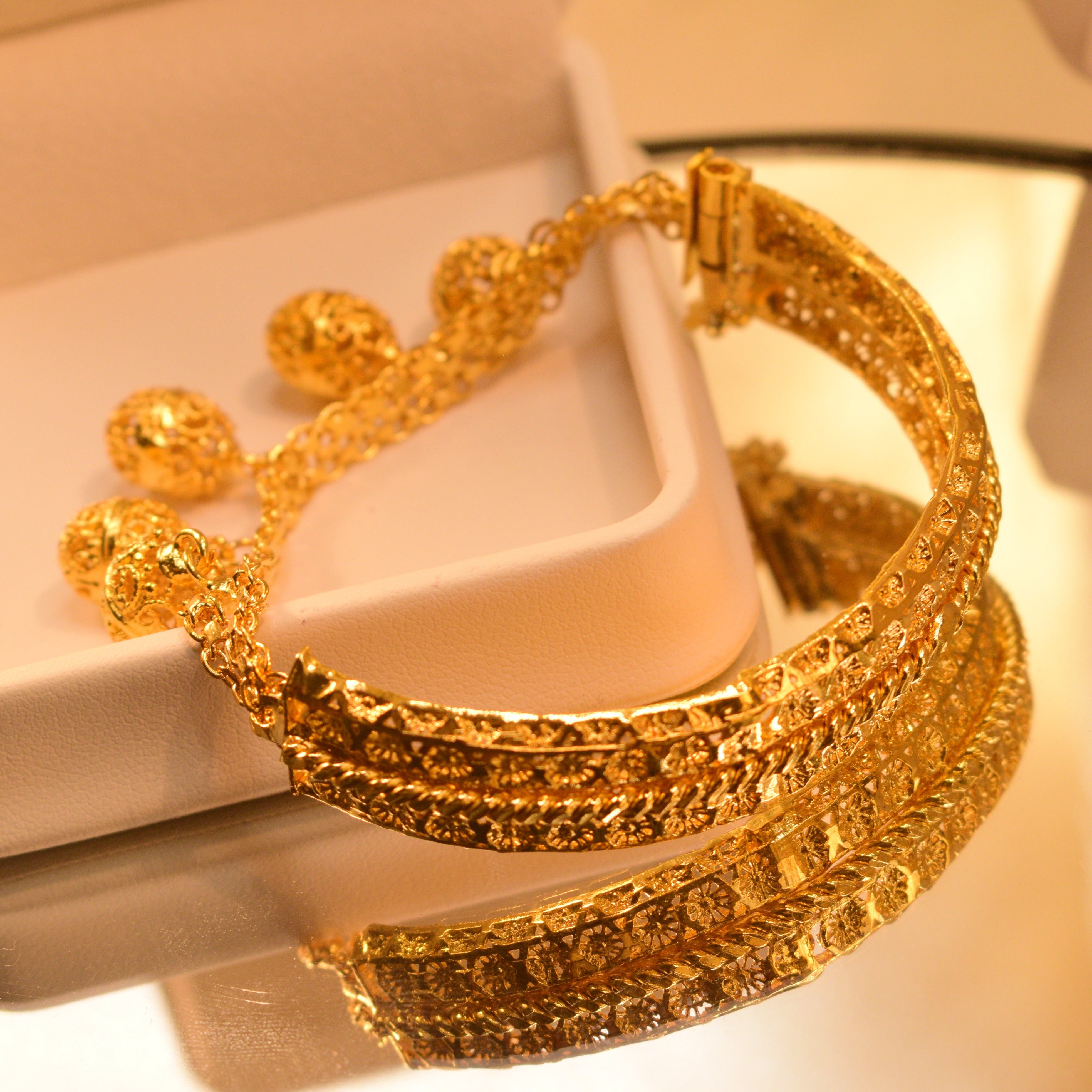 Elegant Gold Plated Bracelet for Girls/Women