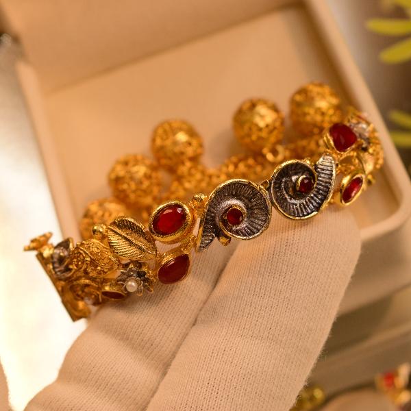 Stylish Design Real Stones Gold Plated Bracelet for Girls/Women